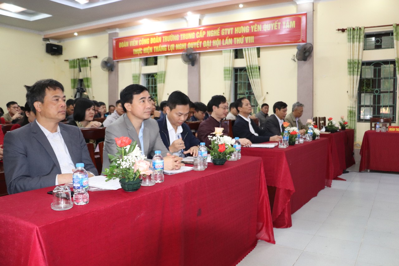 Hội nghị cán bộ, viên chức, người lao động Trường Trung cấp nghề GTVT Hưng Yên năm 2023